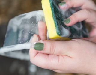USOU, LIMPOU E GUARDOU! PROFISSIONAL DÁ DICAS DE COMO LIMPAR E CONSERVAR OS PRODUTOS UTILIZADOS PARA REALIZAR OS CUIDADOS COM A CASA